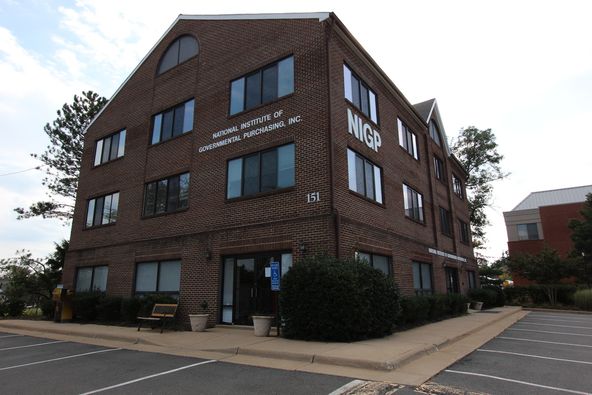 151 Spring St, Herndon, VA 20170